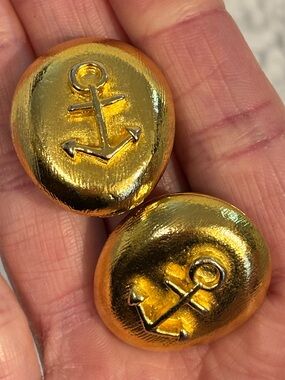 Vintage 1980's Gold-Tone Anchor Detail Round Clip-On Earrings‎